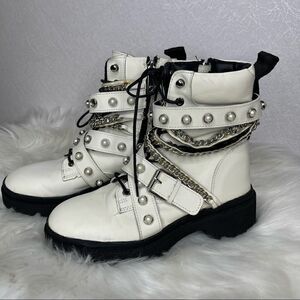 𝅺ZARA Leather Pearl and Chain Moto Combat Boots White 37